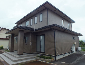山形県米沢市Ｈ様邸｜築14年、サイディングの2色塗り分け事例