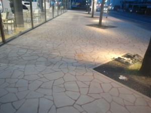 山形県山形市の店舗｜床タイル面へのスプレーコンクリート事例