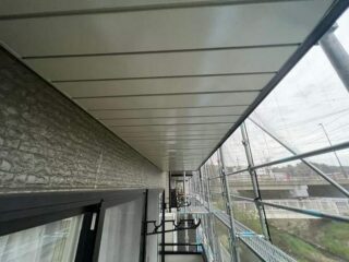 壱番館バルコニー下面