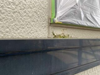 弐番館　サッシ窓下