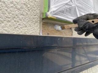 弐番館　サッシ窓下