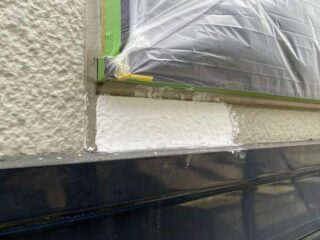 弐番館　サッシ窓下