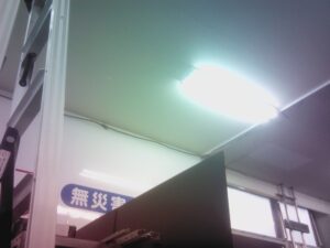 工場雨漏り