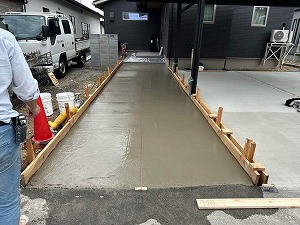 玄関までのスロープ