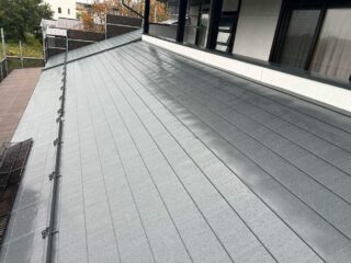 屋根（上塗り完了）