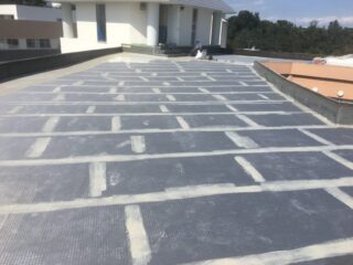 絶縁シート貼り付け