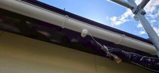 雨樋錆止め下塗り