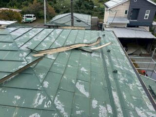 屋根解体　既存雪止めアングル撤去