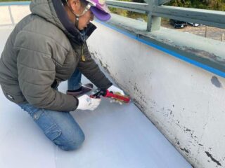 立上り部 接着剤塗布