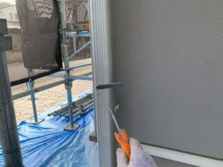 竪樋下塗り